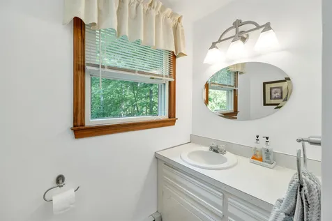 4 Lance Avenue Londonderry NH 03053