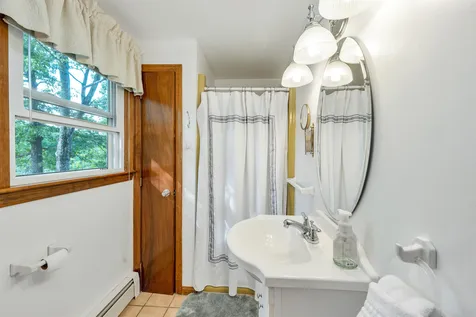 4 Lance Avenue Londonderry NH 03053