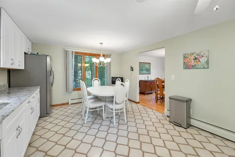 4 Lance Avenue Londonderry NH 03053