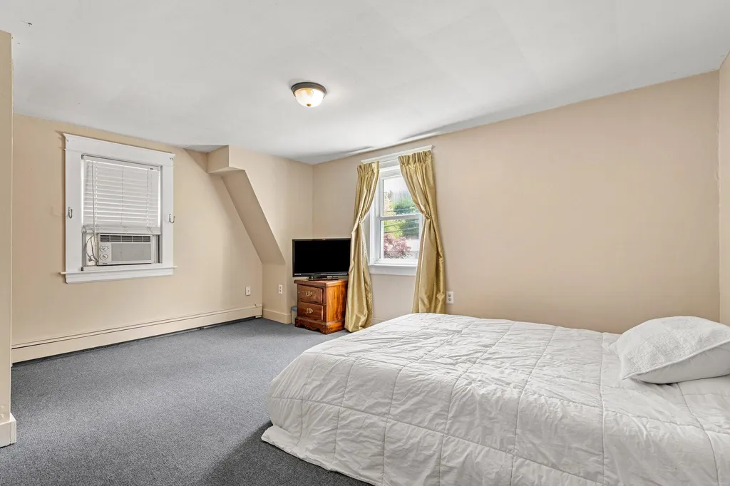 179 Sherburne Road Portsmouth NH 03801