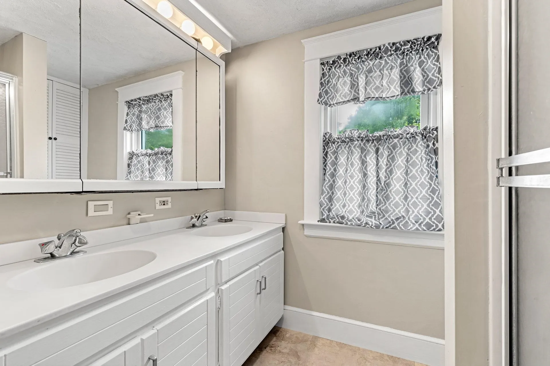 179 Sherburne Road Portsmouth NH 03801