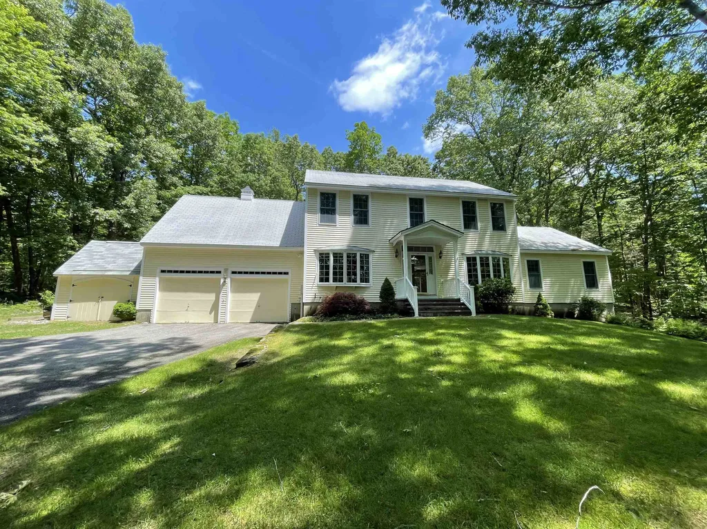 27 Hemlock Court Newfields NH 03856