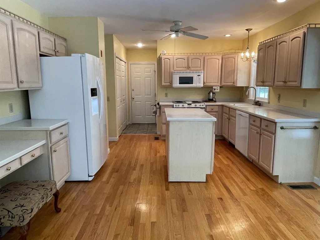 27 Hemlock Court Newfields NH 03856