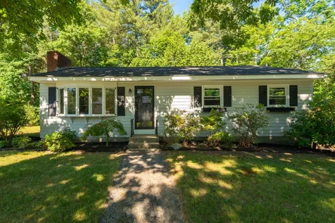 6 Tammy Circle Nashua NH 03062