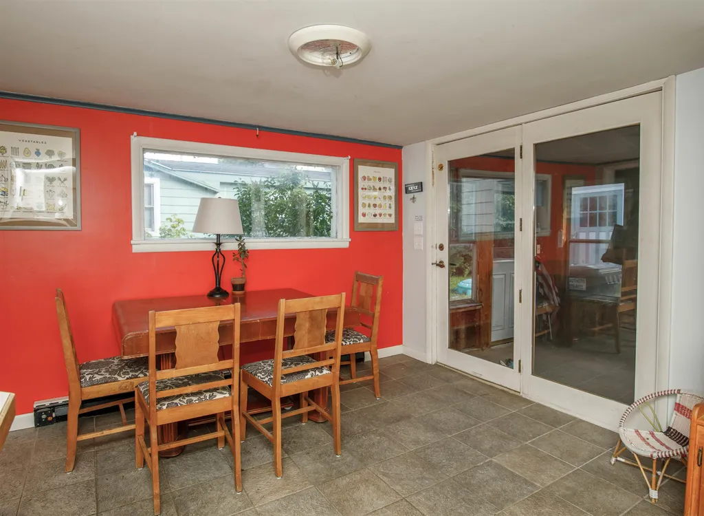 17 Crombie Street Burlington VT 05401