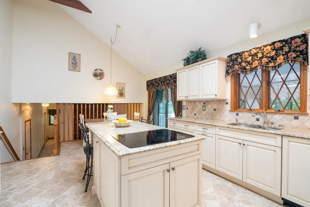 17 Stowecroft Drive Hampton NH 03842