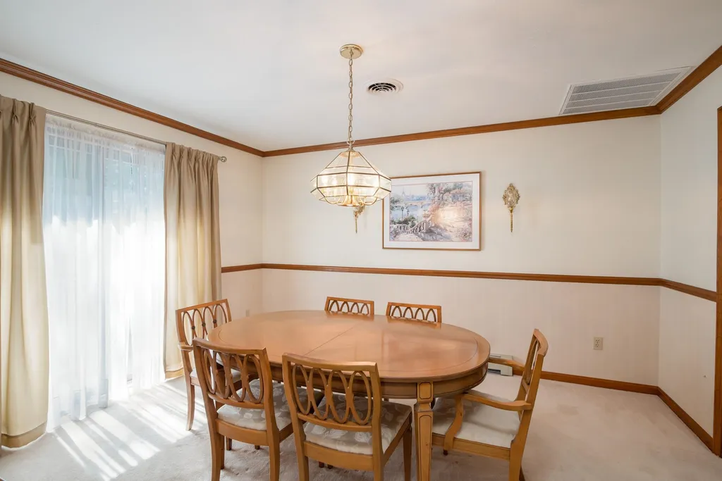 17 Stowecroft Drive Hampton NH 03842