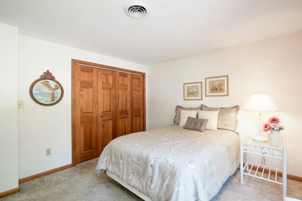 17 Stowecroft Drive Hampton NH 03842