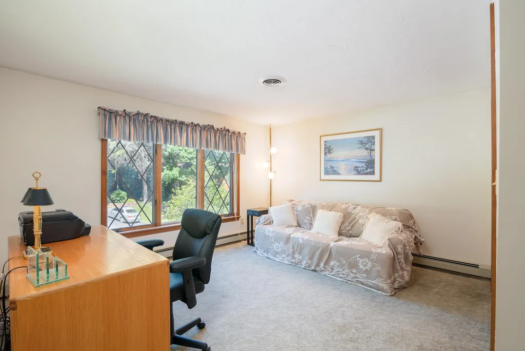 17 Stowecroft Drive Hampton NH 03842