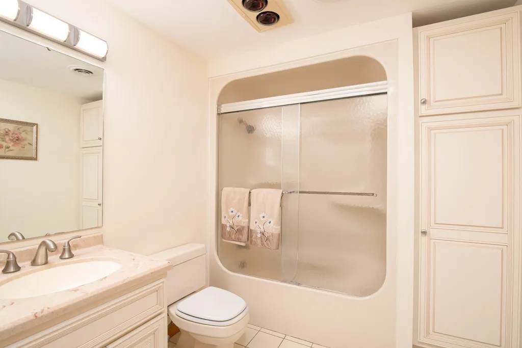 17 Stowecroft Drive Hampton NH 03842