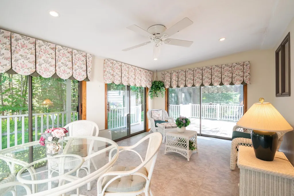 17 Stowecroft Drive Hampton NH 03842