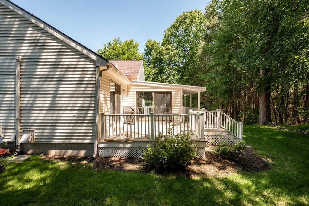 17 Stowecroft Drive Hampton NH 03842