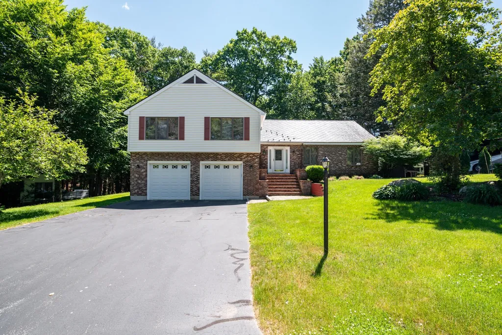 17 Stowecroft Drive Hampton NH 03842