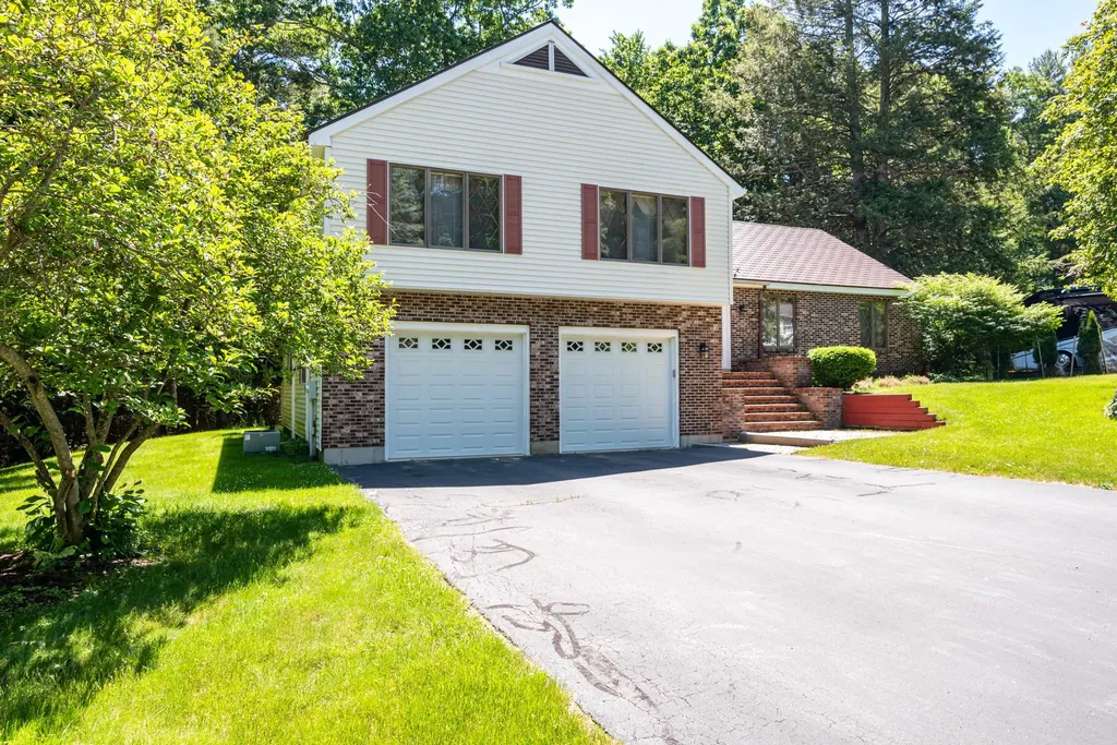 17 Stowecroft Drive Hampton NH 03842