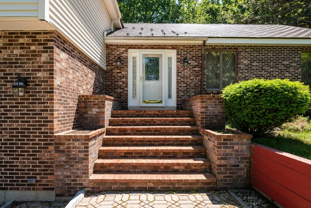 17 Stowecroft Drive Hampton NH 03842