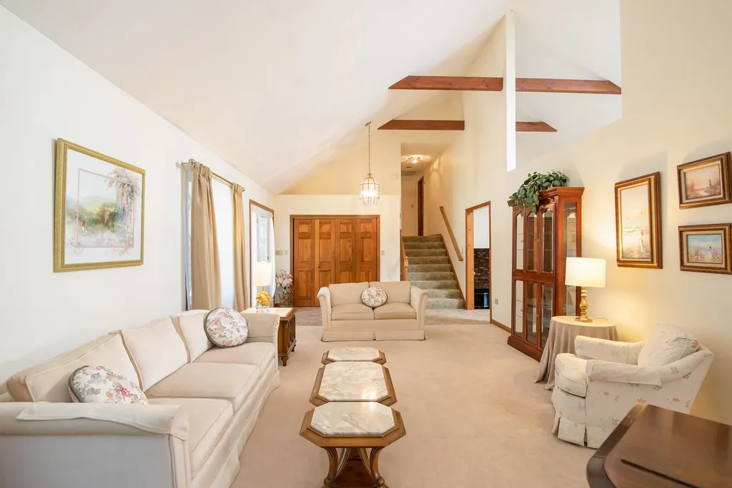 17 Stowecroft Drive Hampton NH 03842