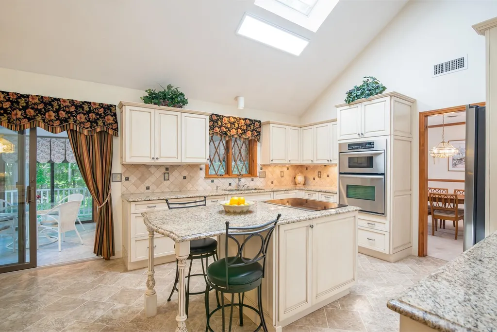 17 Stowecroft Drive Hampton NH 03842