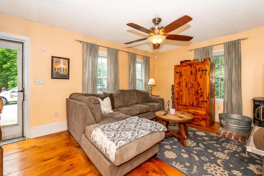 5 Hussey Street Rochester NH 03867