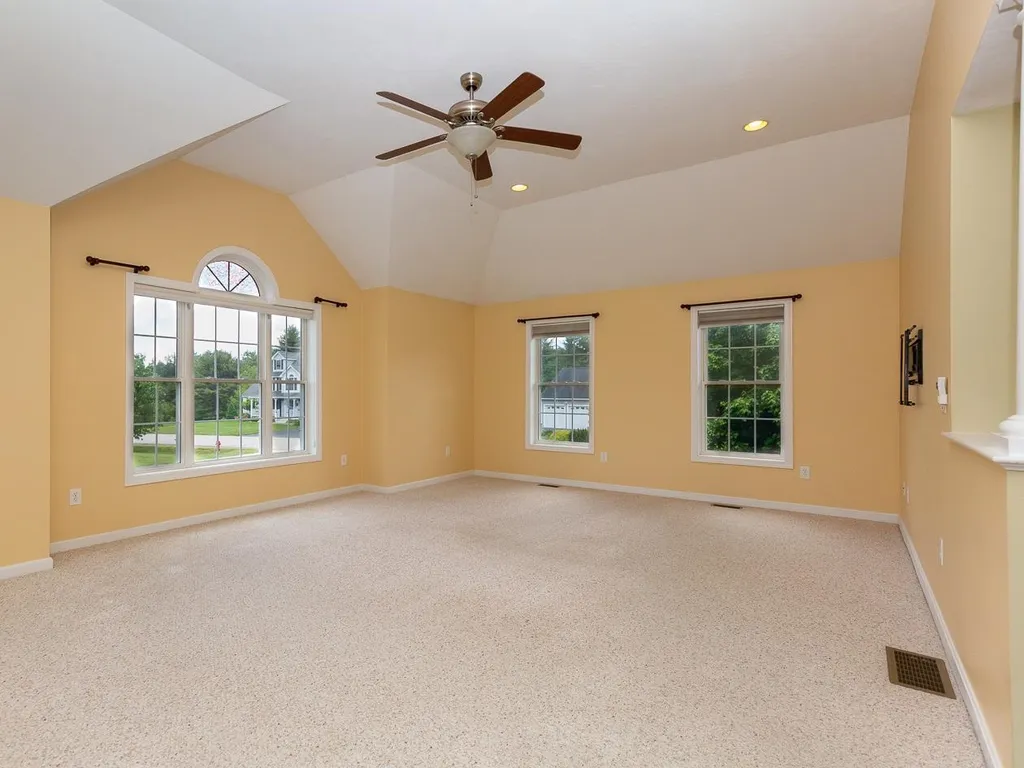 27 Victoria Drive Somersworth NH 03878