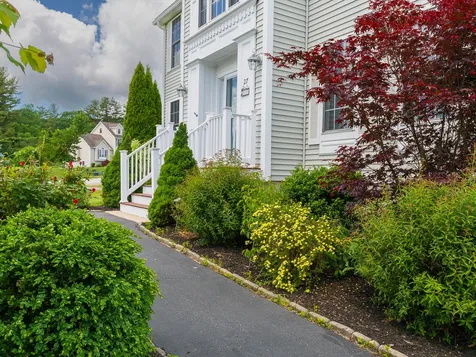 27 Victoria Drive Somersworth NH 03878