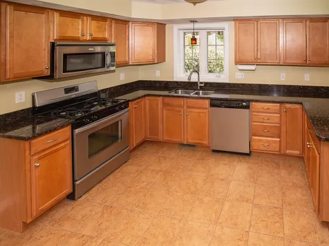 27 Victoria Drive Somersworth NH 03878