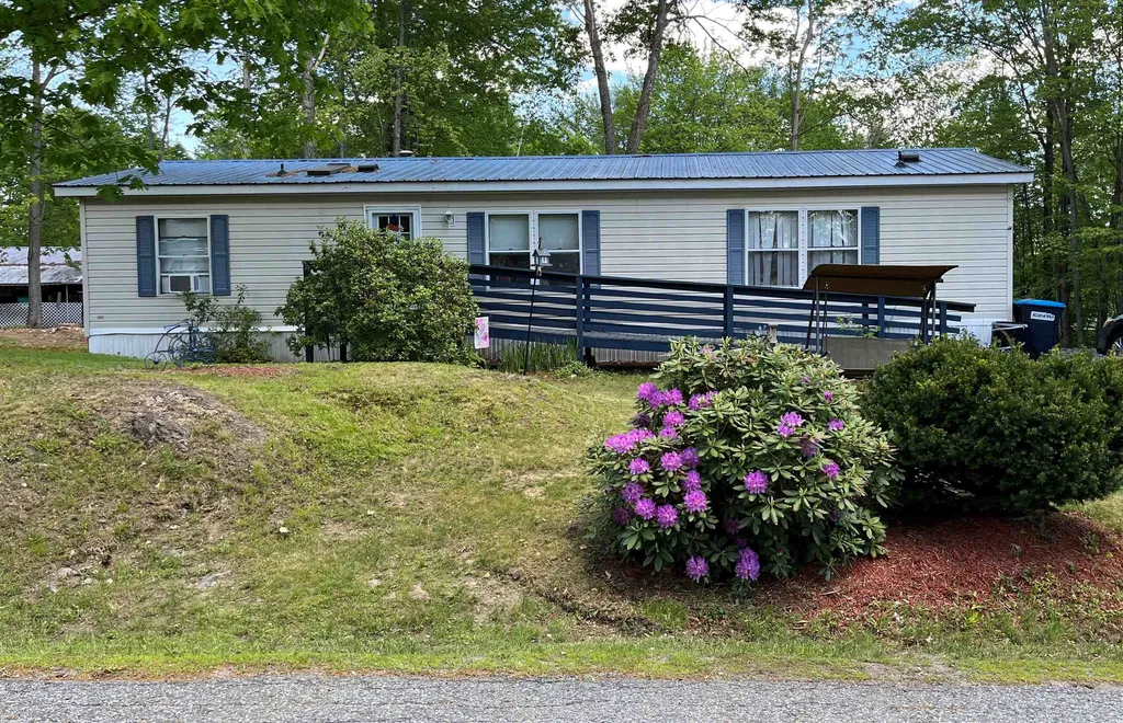 8 Karen Place Claremont NH 03743