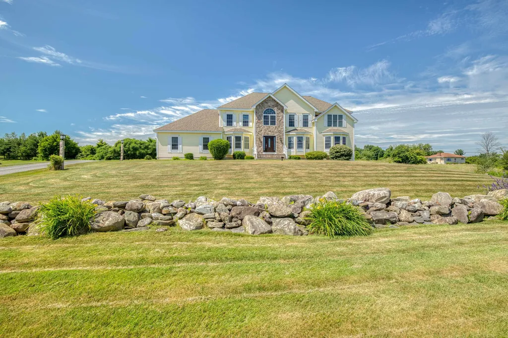 46 Currier Road Pelham NH 03076
