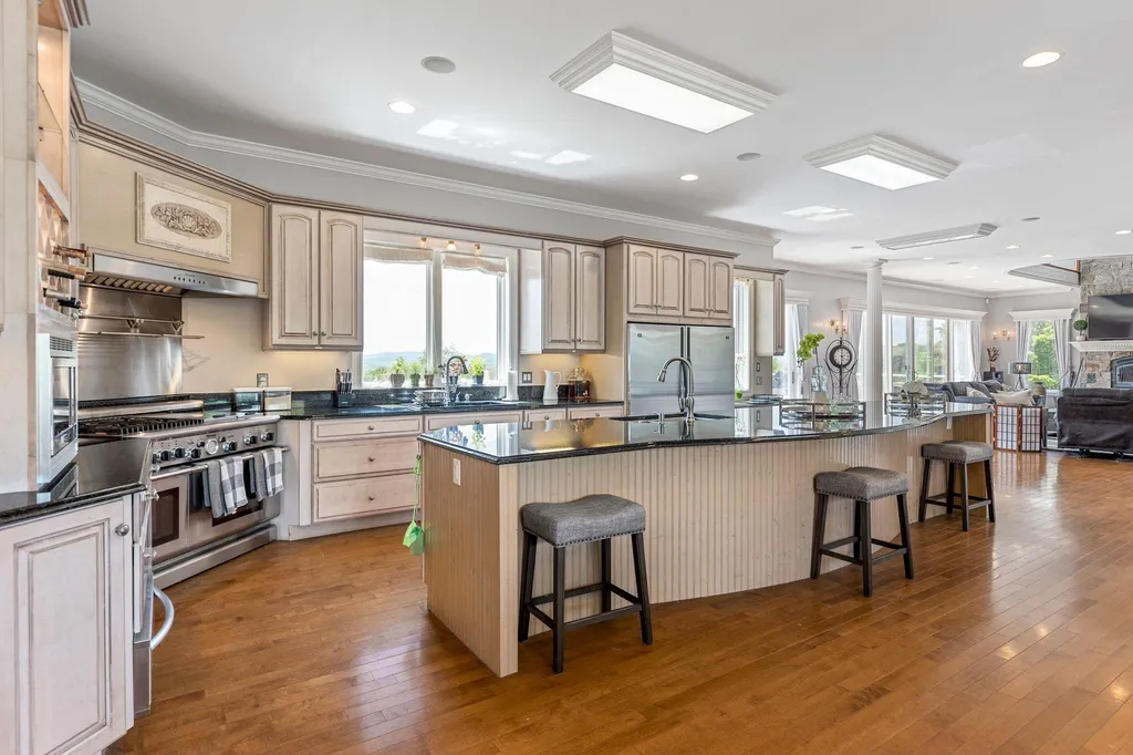 129 North Road Hillsborough NH 03244