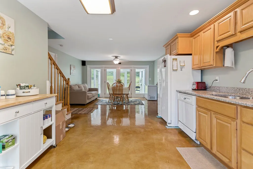 129 North Road Hillsborough NH 03244