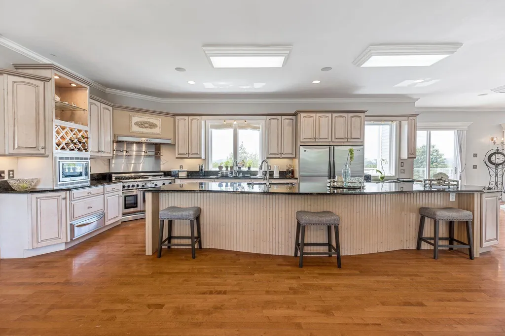 129 North Road Hillsborough NH 03244