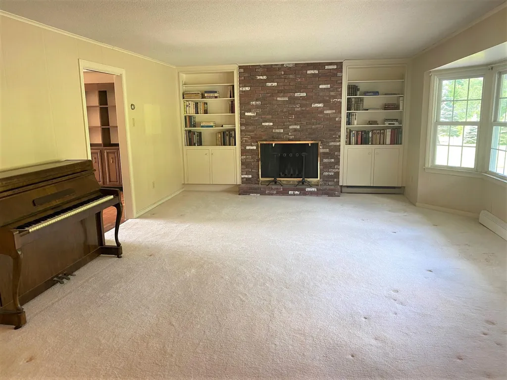 189 Gay Farm Road New London NH 03257