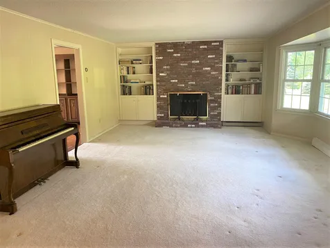 189 Gay Farm Road New London NH 03257