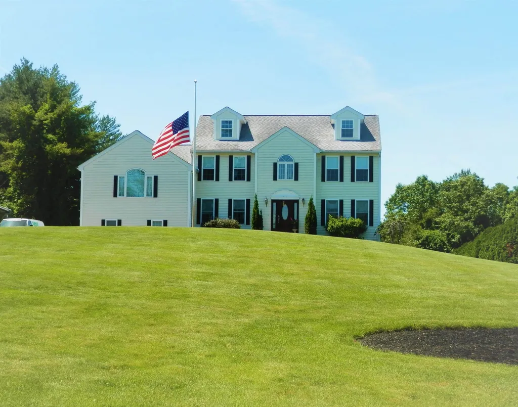 16 Castle Hill Road Windham NH 03087