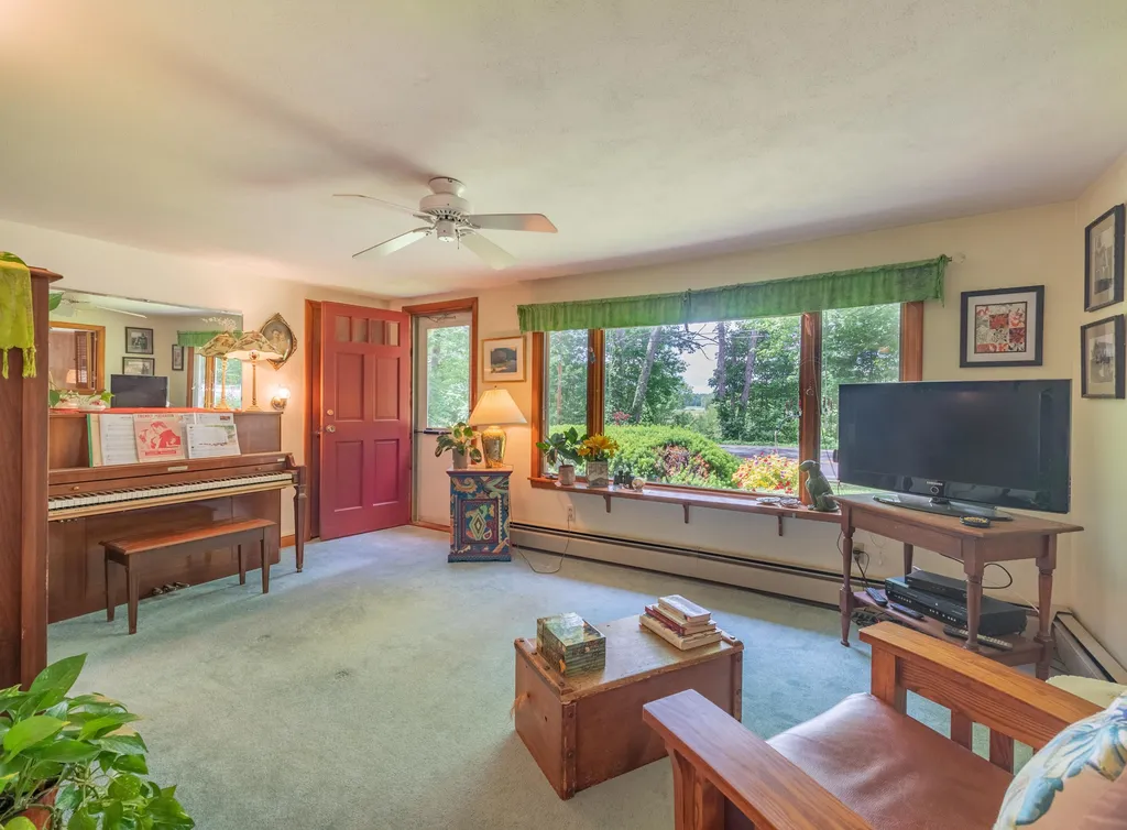 37 Squamscott Road Stratham NH 03885