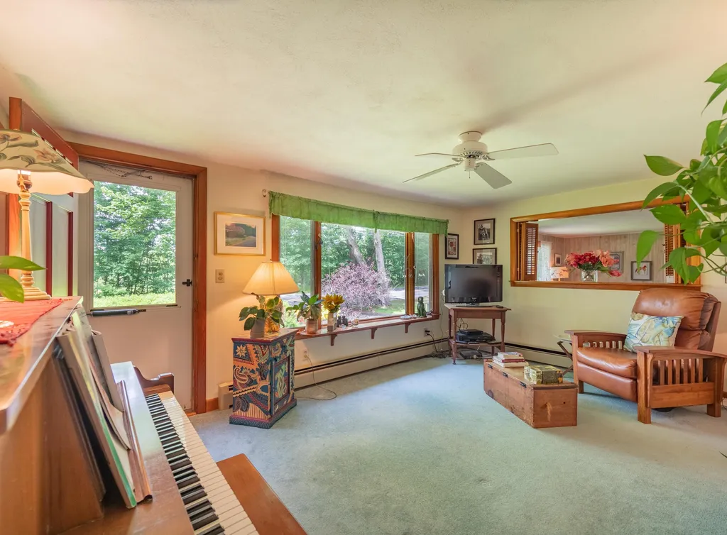 37 Squamscott Road Stratham NH 03885