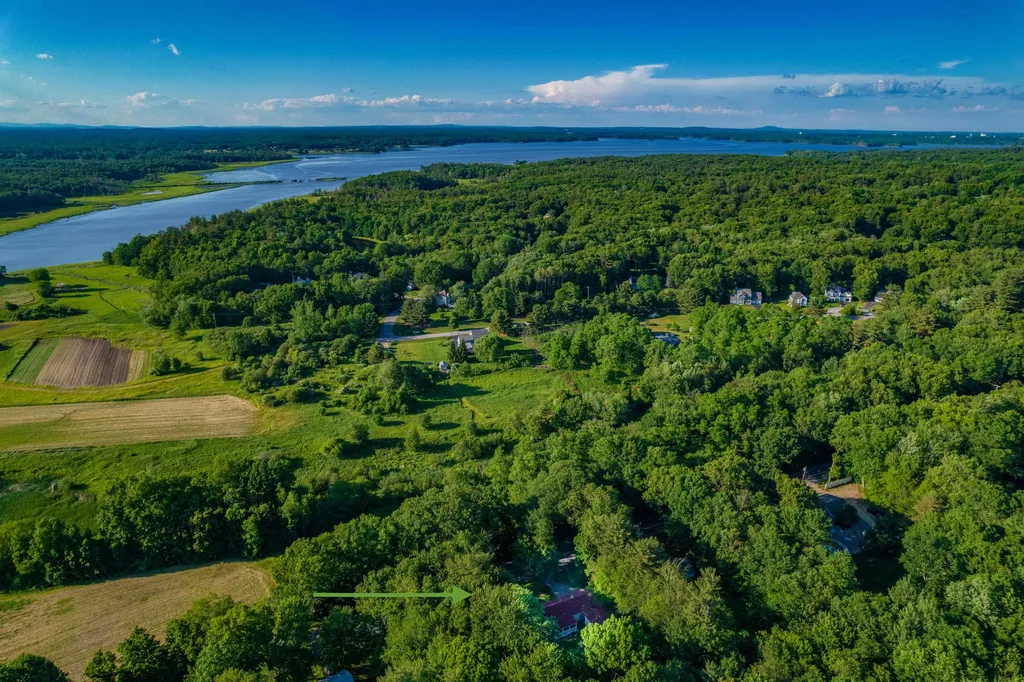 37 Squamscott Road Stratham NH 03885
