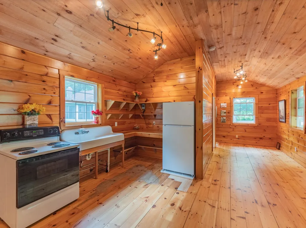 37 Squamscott Road Stratham NH 03885