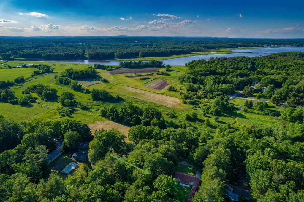 37 Squamscott Road Stratham NH 03885