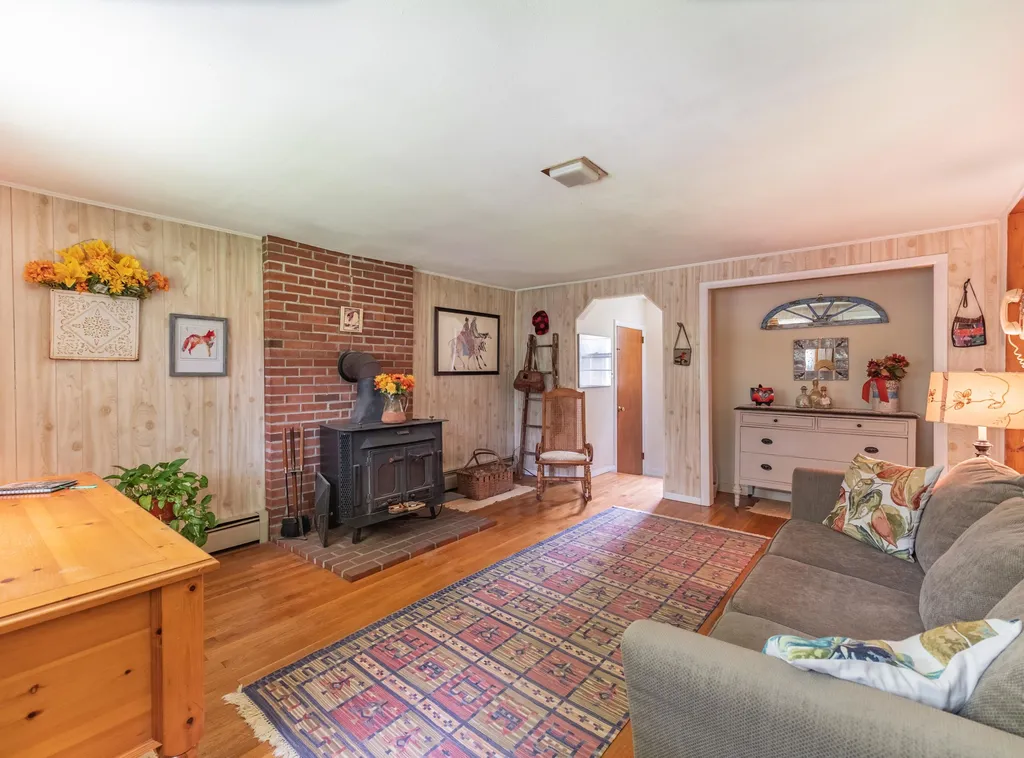 37 Squamscott Road Stratham NH 03885
