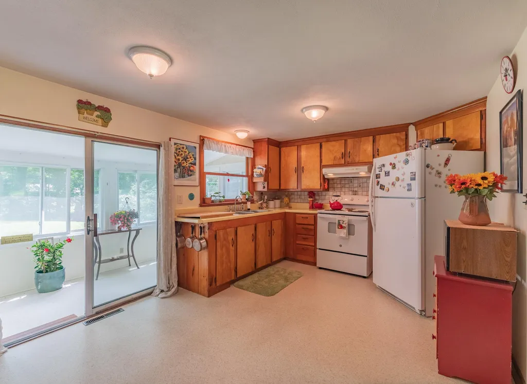 37 Squamscott Road Stratham NH 03885
