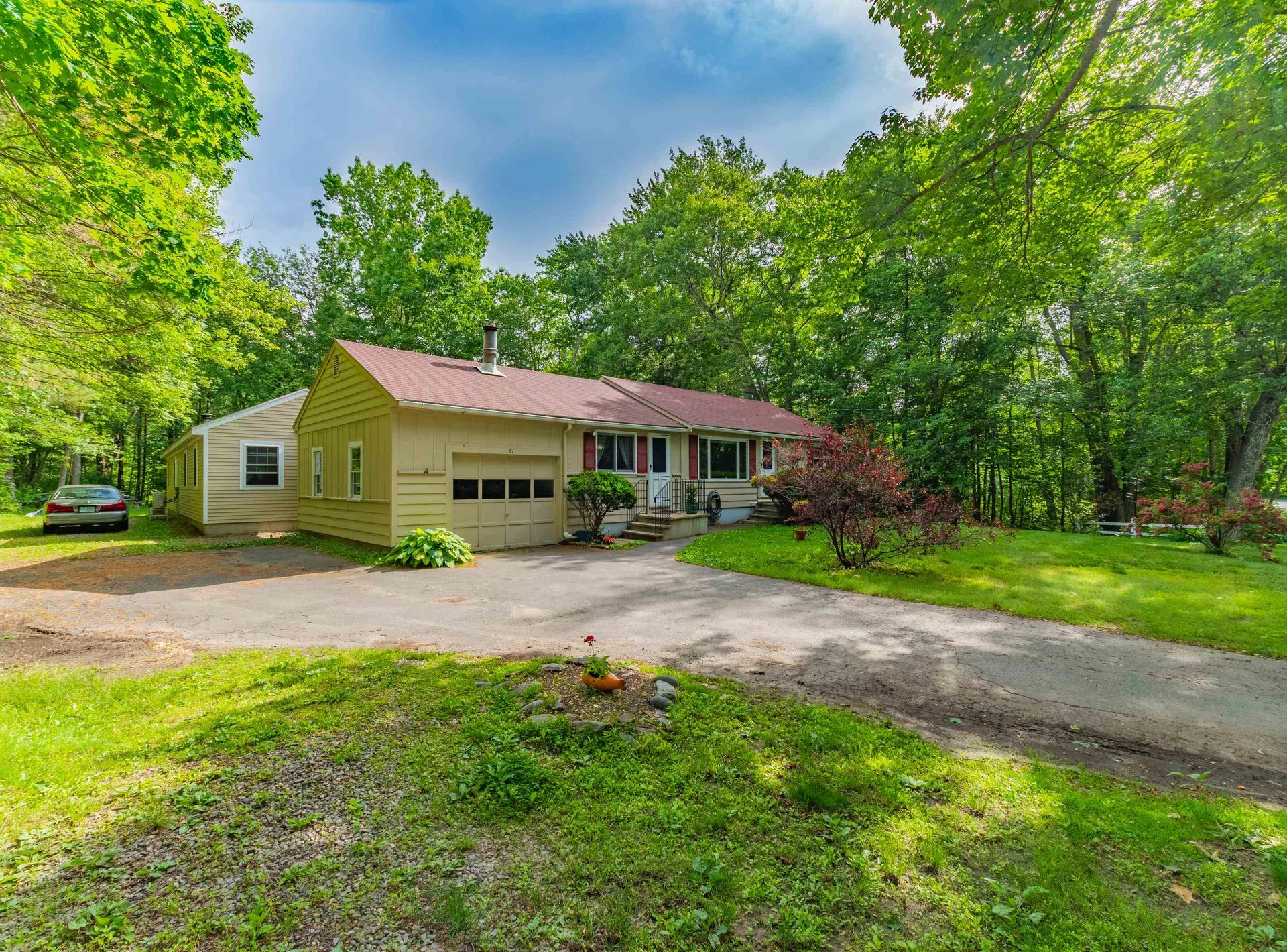 37 Squamscott Road Stratham NH 03885