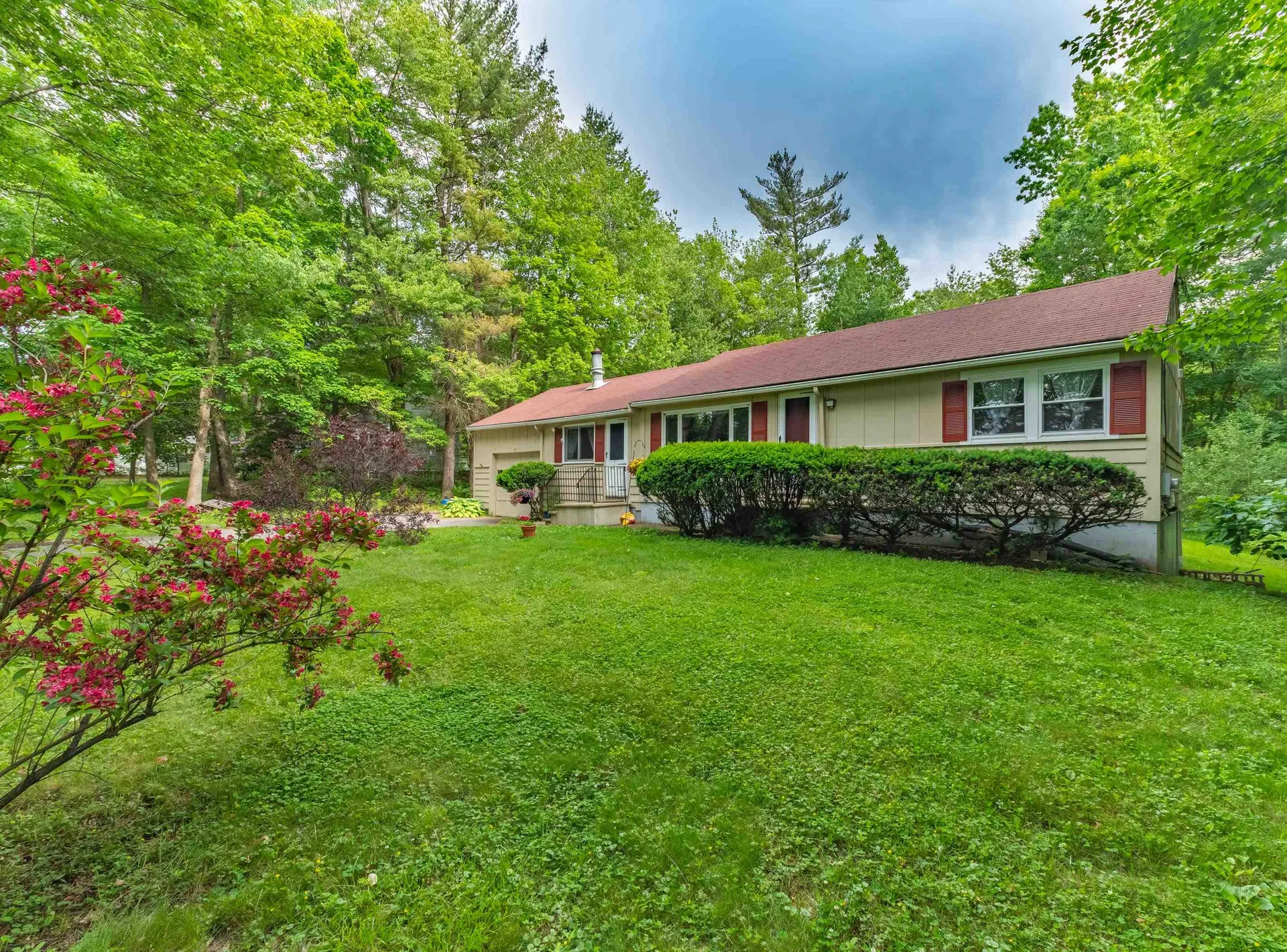 37 Squamscott Road Stratham NH 03885