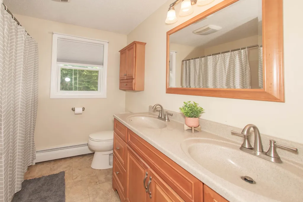 16 Skylark Drive Derry NH 03038