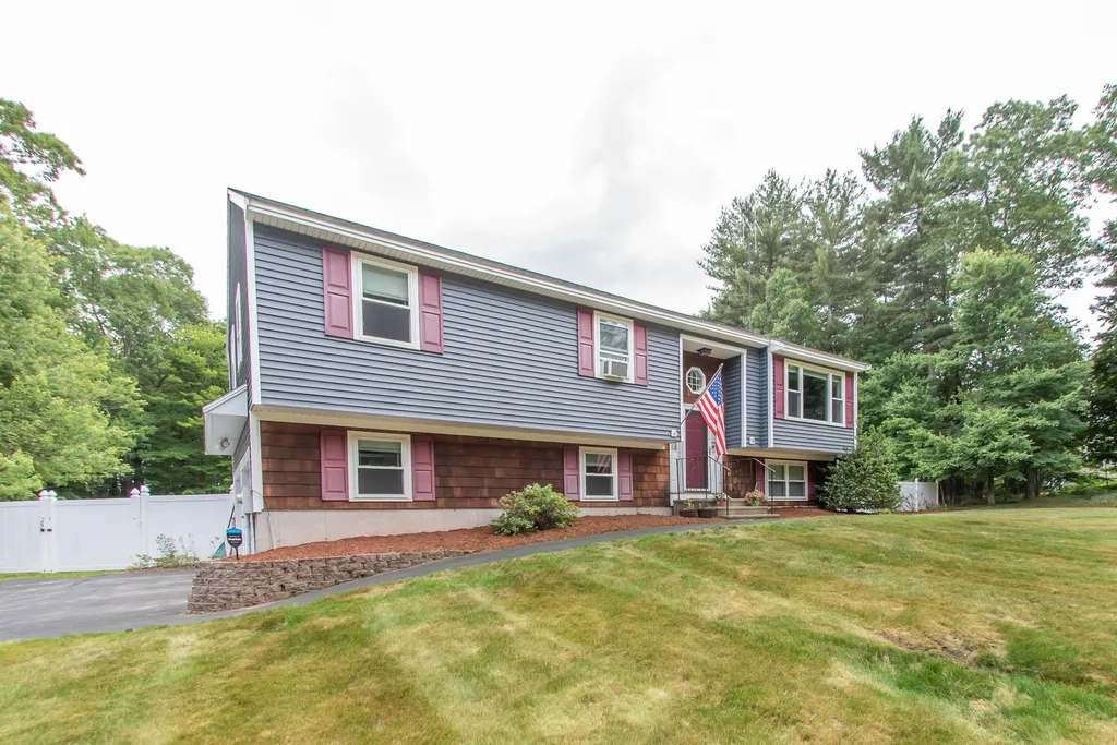 16 Skylark Drive Derry NH 03038