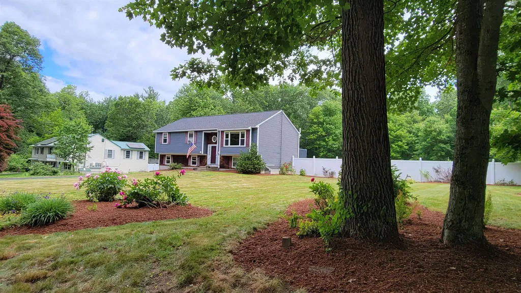 16 Skylark Drive Derry NH 03038