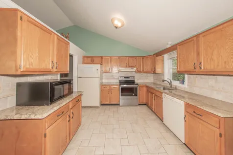 16 Skylark Drive Derry NH 03038