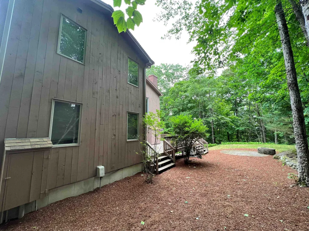 12 Knob Hill Grantham NH 03753
