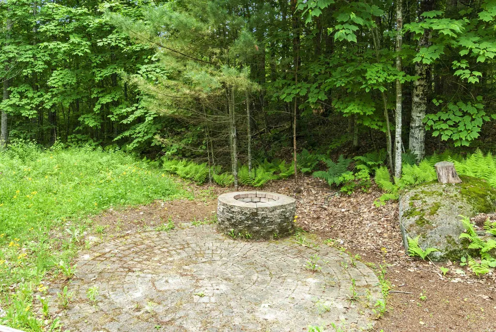 12 Knob Hill Grantham NH 03753