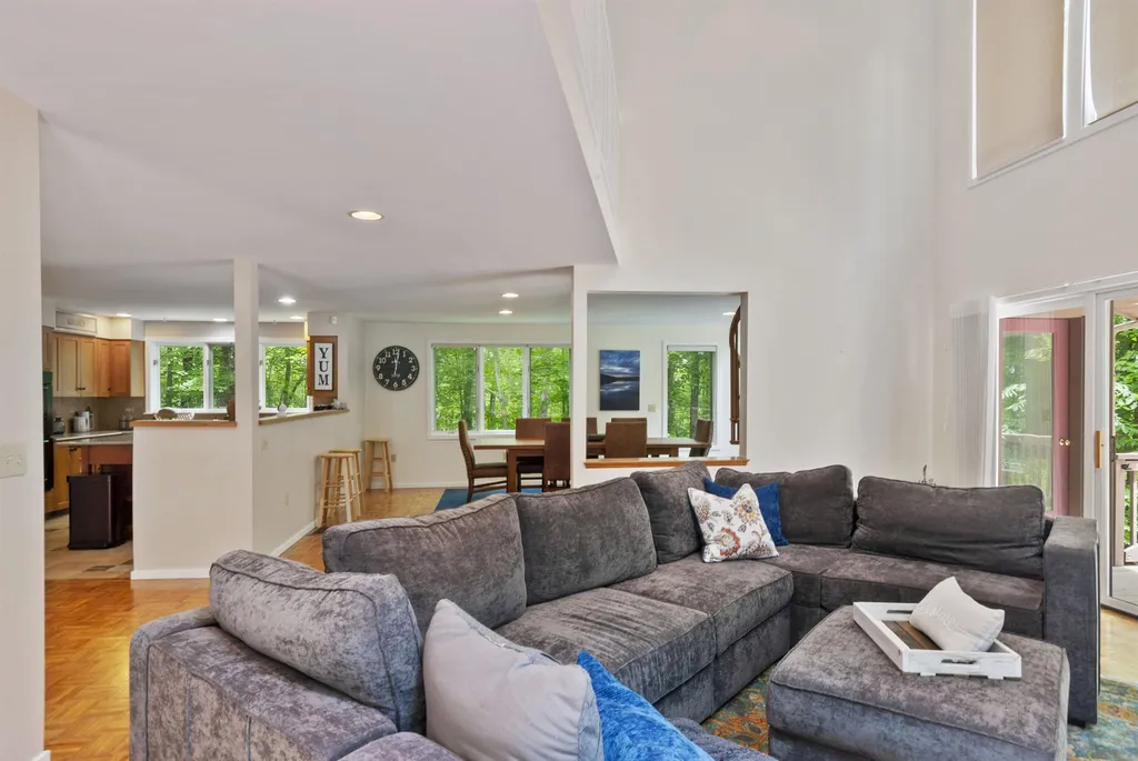 12 Knob Hill Grantham NH 03753
