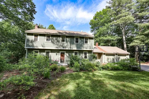 17 Pinnacle Road Amherst NH 03031